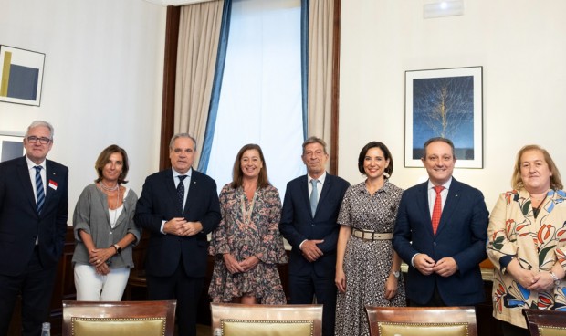  Imagen del encuentro entre Francina Armengol y los representantes del Cgcof. 