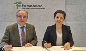 Jesús Aguilar, presidente del Cgcof, Rocío Ramos,  presidenta de SERFA han firmado un acuerdo de colaboración para hacer acciones conjuntas