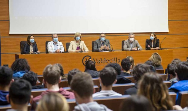 El Gobierno de Cantabria y Farmaindustria se unen para mostrar a estudiantes cómo se investigan y desarrollan los nuevos medicamentos