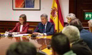 El líder del Partido Popular, Alberto Núñez Feijóo, se reúne con el Comité de la Huelga Médica. 