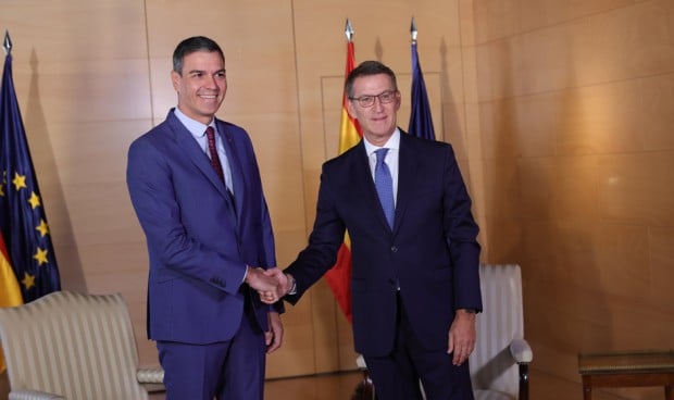  Pedro Sánchez y Alberto Núñez Feijóo abordan un gran pacto por la viabilidad del SNS.