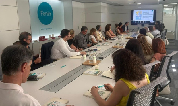 Fenin reúne a 30 sociedades científicas para afianzar sus relaciones éticas y responsables