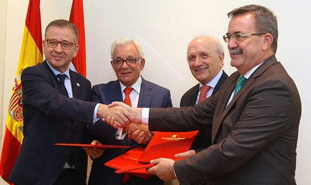 Firma pionera a tres bandas para que Enfermería se forme en humanización