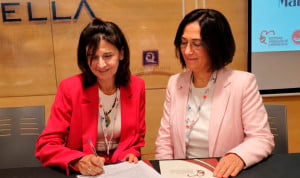 Concepción Cruzado y María Carmen Valdivieso durante la firma del convenio de fisios y enfermeras de cardiología