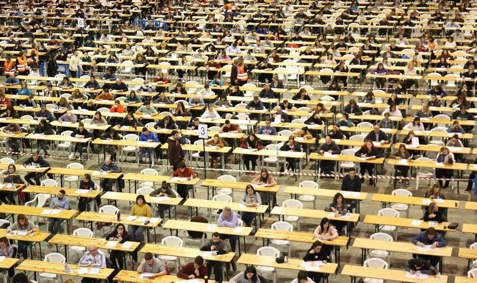 Flecos sueltos tras la cumbre de empleo para sanitarios de la AGE