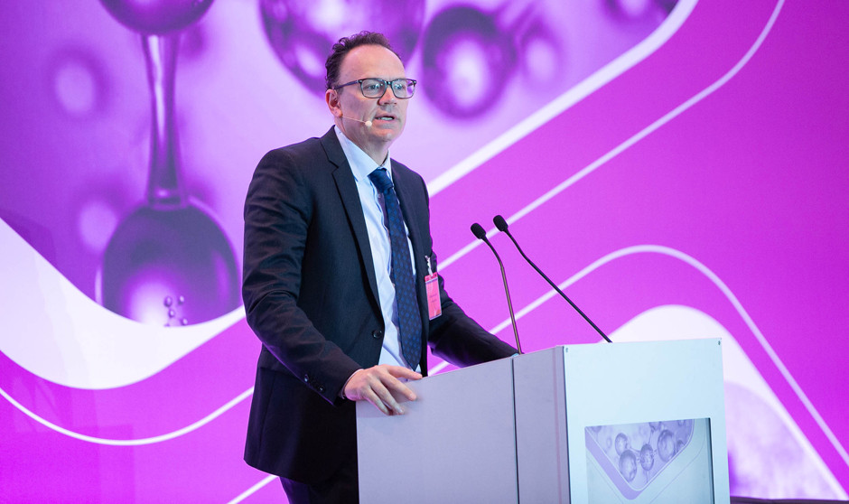  Adrian van den Hoven, director general de Medicines for Europe.