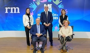 Foto de familia de la mesa de abordaje estratégico en las jornadas de 'Humanización de enfermedades raras! organizadas por Redacción Médica