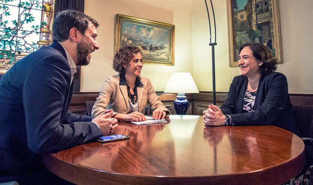 Foto histórica entre Gobierno, Cataluña y Barcelona por la sanidad y la EMA