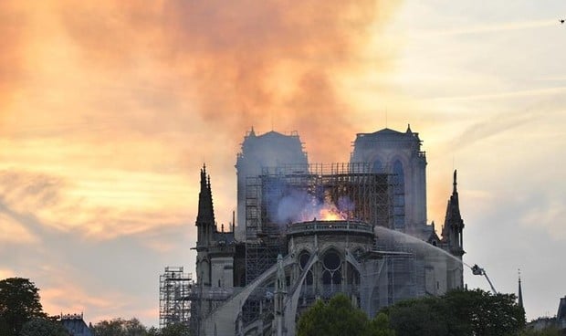 Francia detecta inhalación de plomo en niños por el incendio de Notre Dame
