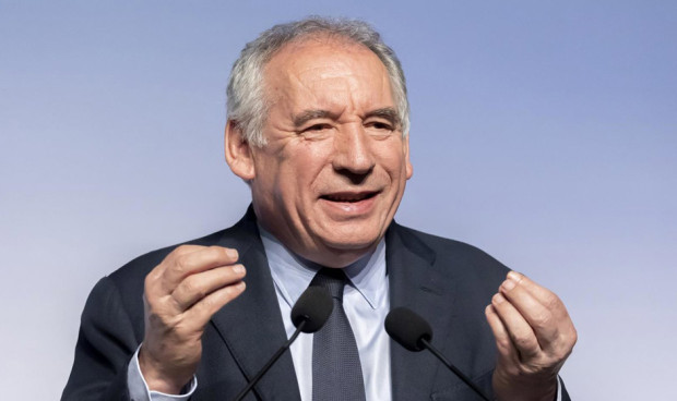 El primer ministro francés, François Bayrou, que anuncia recortes en sanidad y aumento de copagos farmacéuticos