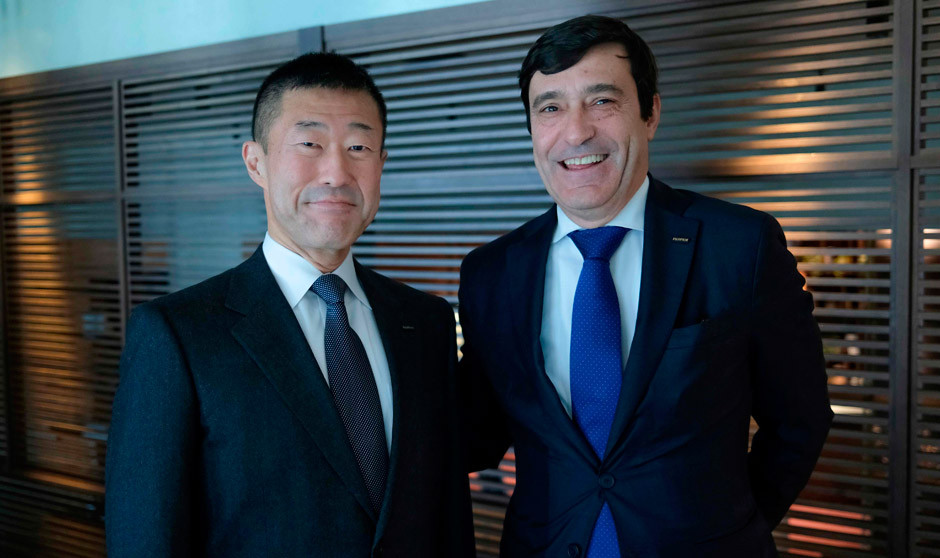 Tatsuhiko Saeki, General Manager Endoscopy Division de Fujifilm Healthcare; y Pedro Mesquita, director general de Fujifilm en España y Portugal
