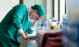 Gafas de sol y cero cafeína contra el jet lag de 24 horas de guardia médica