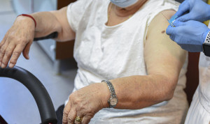 Galicia amplía la vacuna contra la gripe a todos los mayores de 65 años