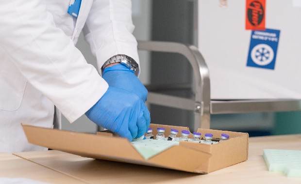 Galicia incorpora a los menores de 65 años al proceso de vacunación con AZ