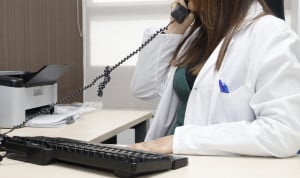 La Xunta de Galicia ha aceptado incorporar en la modificación de la Lei de Saúde el acoso digital como forma de violencia al personal sanitario