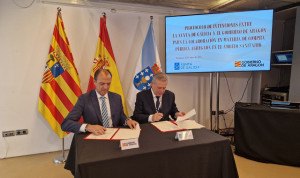  José Luis Bancalero y Antonio Gómez Caamaño firman el protocolo de compra conjunta sanitaria de Aragón y Galicia. 