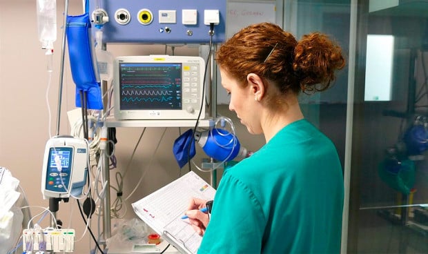 Ganar 50.000 euros como enfermera en el país donde el metro cuesta 90 euros