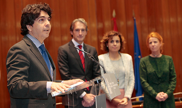 Garcés llega al Ministerio de Sanidad con "ojo clínico y sensibilidad"