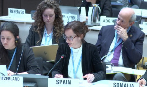 La ministra de Sanidad, Mónica García, que defiende un mecanismo de respuesta transversal a la salud mental en la OMS