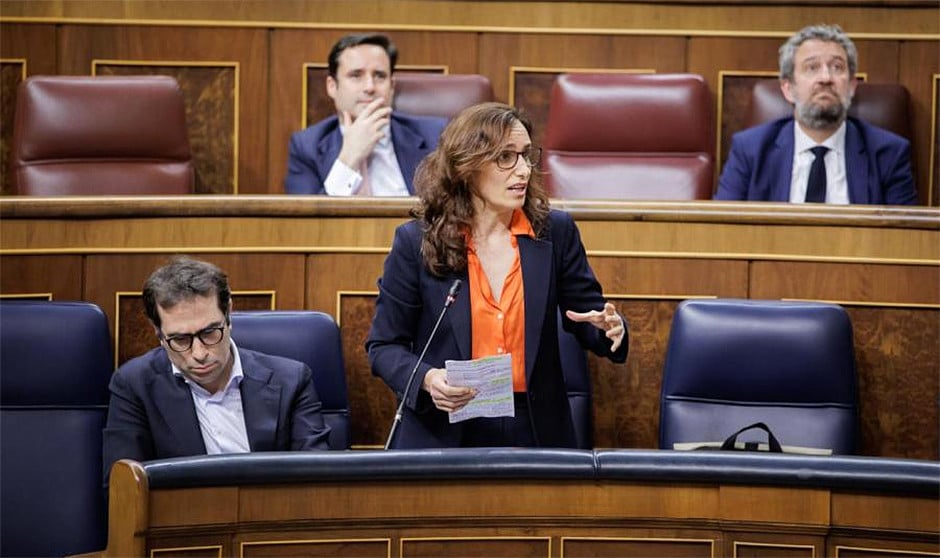 La ministra de Sanidad, Mónica García, defiende una vez más la reforma del Estatuto Marco
