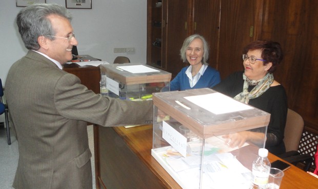 García de la Torre sigue al frente de los médicos jiennenses