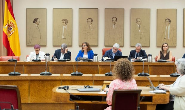 Mónica García, ministra de Sanidad "El Estatuto Marco no regula retribuciones ni edad de jubilación"