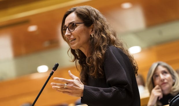 La ministra de Sanidad, Mónica García, confía en aprobar cuanto antes la financiación del tratamiento para una enfermedad rara