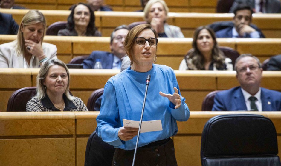 García promete "cuidar y retener" a los sanitarios en su debut en el Senado