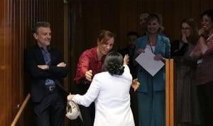 García tilda el "rito" de la asignación MIR presencial de "emocionante"