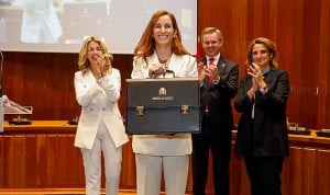  Mónica García recibe la cartera de Sanidad acompañada del exministro Miñones y las vicepresidentas Teresa Ribera y Yolanda Diaz