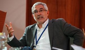Gaspar Llamazares critica al Sespa por privatizar los cursos de vacunación