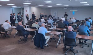 Imagen de una reunión de trabajo de Grupo Empresarial Electromédico (GEE)