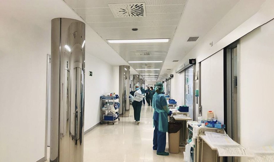 Varios profesionales sanitarios denuncian la 'falta de higiene' de sus compañeros en el hospital