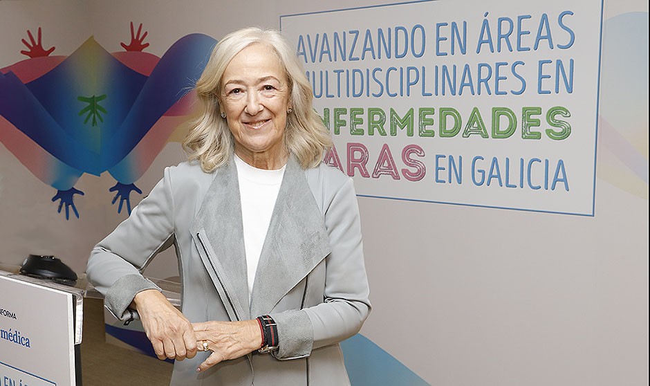 Estrella López-Pardo, gerente del Servizo Galego de Saúde habla sobre  la importancia de la 'Estratexia galega de saúde 2023-2030' en el tratamiento de enfermedades raras.