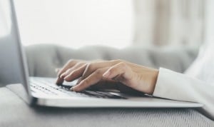 Google incluirá un chat de ayuda a personas que busquen sobre el suicidio