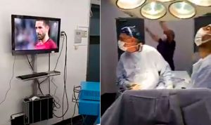 Graban a unos médicos celebrando un gol en mitad de una operación