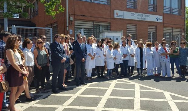 Guardias de seguridad en los centros tras la paliza a un médico