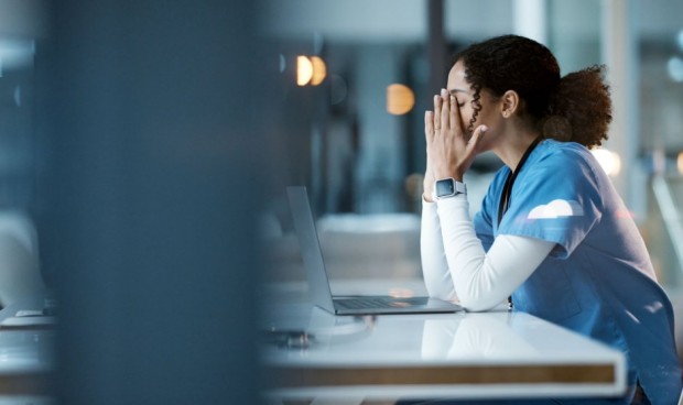 Las guardias de 24h y los turnos nocturnos reducen la fertilidad en mujeres