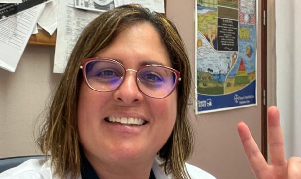 Mayelin González, médica cubana, ha conseguido regresar a España, el país de sus padres, y hacer el MIR de Familia.