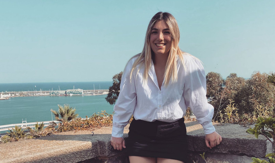 Judit Corral, TCAE y estudiante de Enfermería habla de cómo tuvo que dejar su trabajo por incompatibilidad.