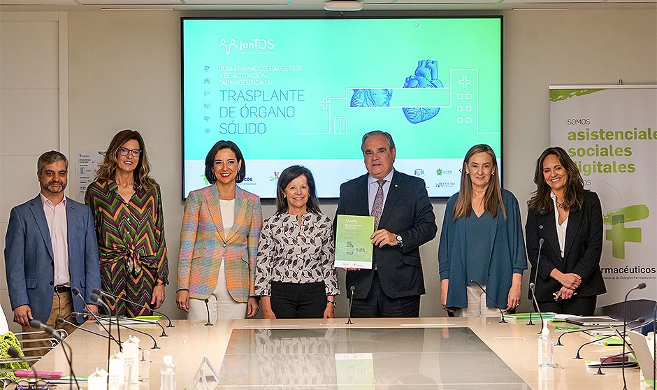 El Consejo General de Farmacia y la Sociedad Española de Farmacia Hospitalaria presentan una guía de adherencia para pacientes trasplantados. 