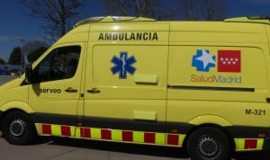 Herida grave una técnica de Emergencias en un accidente con una ambulancia