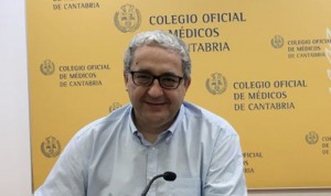 Hernández de Sande toma posesión como presidente de los médicos cántabros
