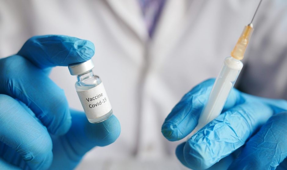 Hipra deja listos los deberes de su vacuna Covid-19 en junio