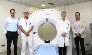 El equipo de la Clínica Montpellier posa con su nuevo TAC dotado de inteligencia artificial