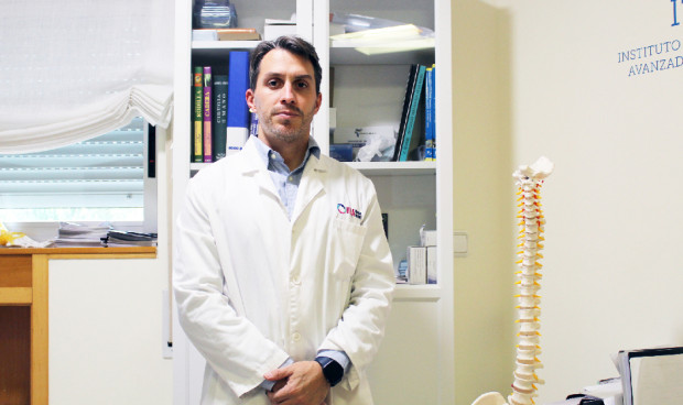 Facundo Rojas, traumatólogo y cirujano especialista en columna vertebral de HLA Clínica Montpellier