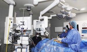 Joaquín Resa y su equipo durante una cirugía metabólica en HLA Clínica Montpellier.