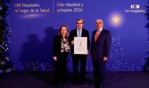  Nieves Segovia, Juan Abarca e Ignacio Babé, durante el reconocimiento a HM Hospitales.