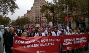 Huelga en Cataluña: los médicos cortan la Gran Vía y ocupan la sede del ICS