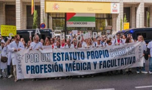 Huelga médica del 3 de octubre. Imagen de la manifestación. Los profesionales se movilizan para exigir un Estatuto propio, una jornada justa y una clasificación profesional